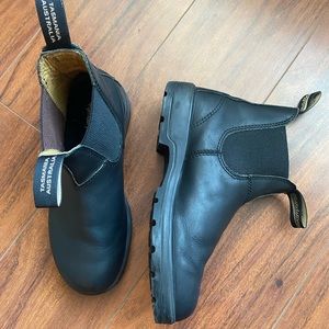 Classic Black Blundstones. Women’s US 8.5/AU 5.5